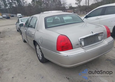 2006 Lincoln Town Car Signature Limited z USA, uszkodzony, nr VIN 1LNHM82V56Y624476